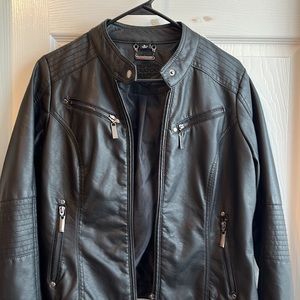 JOU JOU Black Juniors' Faux-Leather Moto
Jacket SIZE JUNIOR LARGE- LIKE NEW